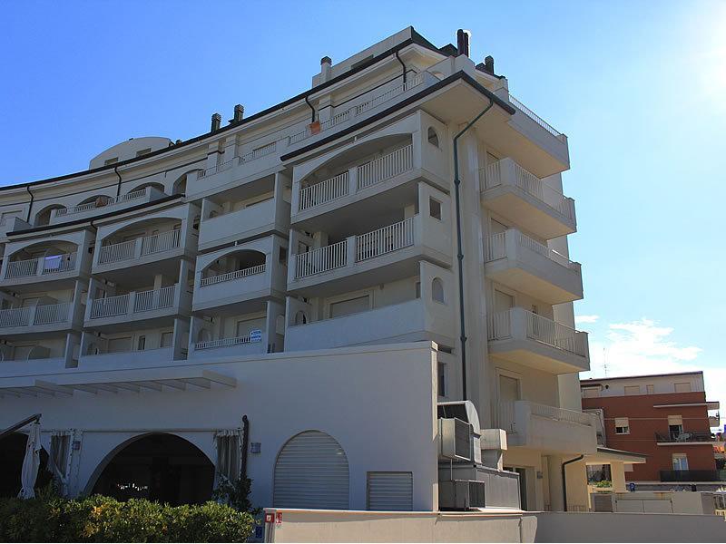 Residence A-More Rimini Buitenkant foto